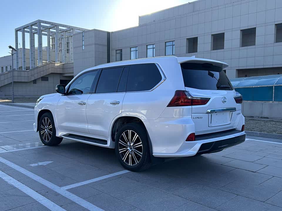 Lexus LX