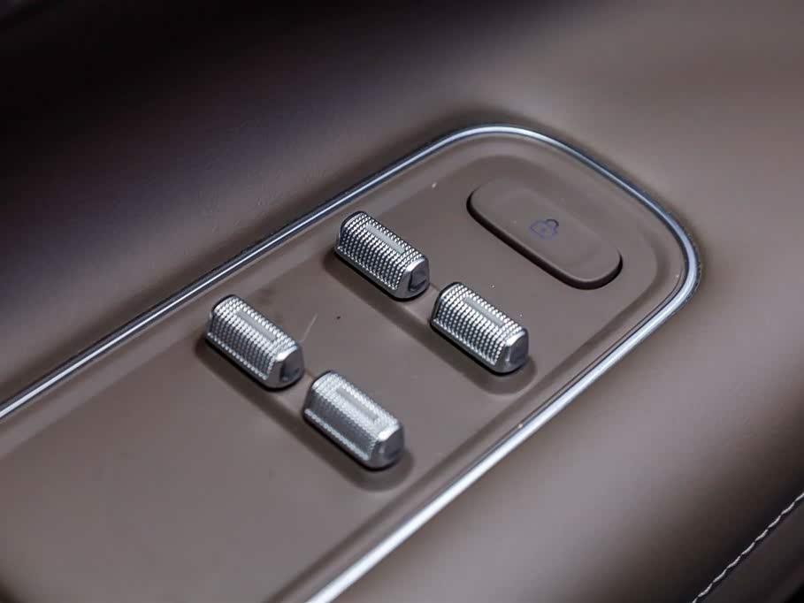 AITO Ask the world M9