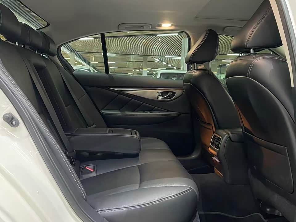 Infiniti Q50L