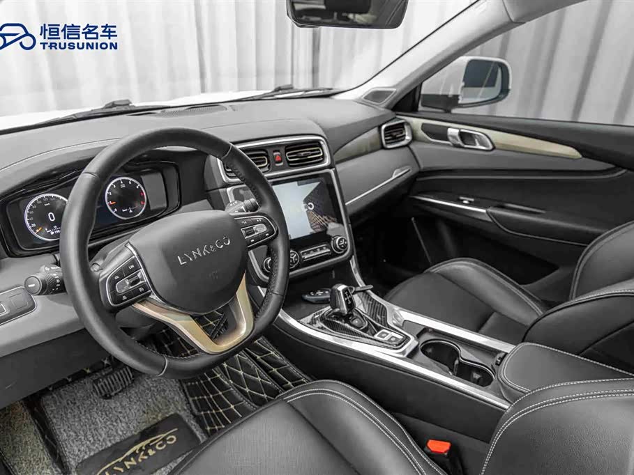 Lynk & Co 01
