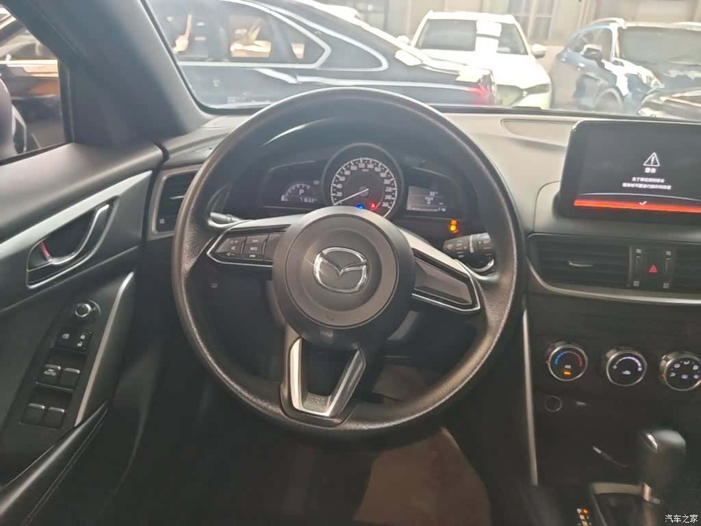 Mazda CX-4, 2019 11