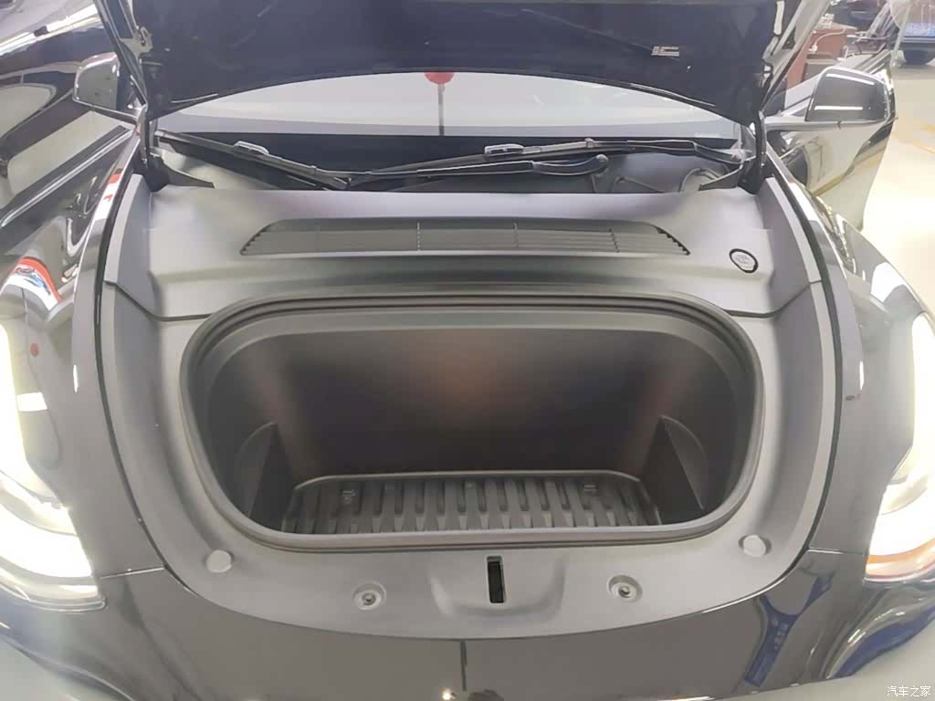Tesla Model Y, 2023 20