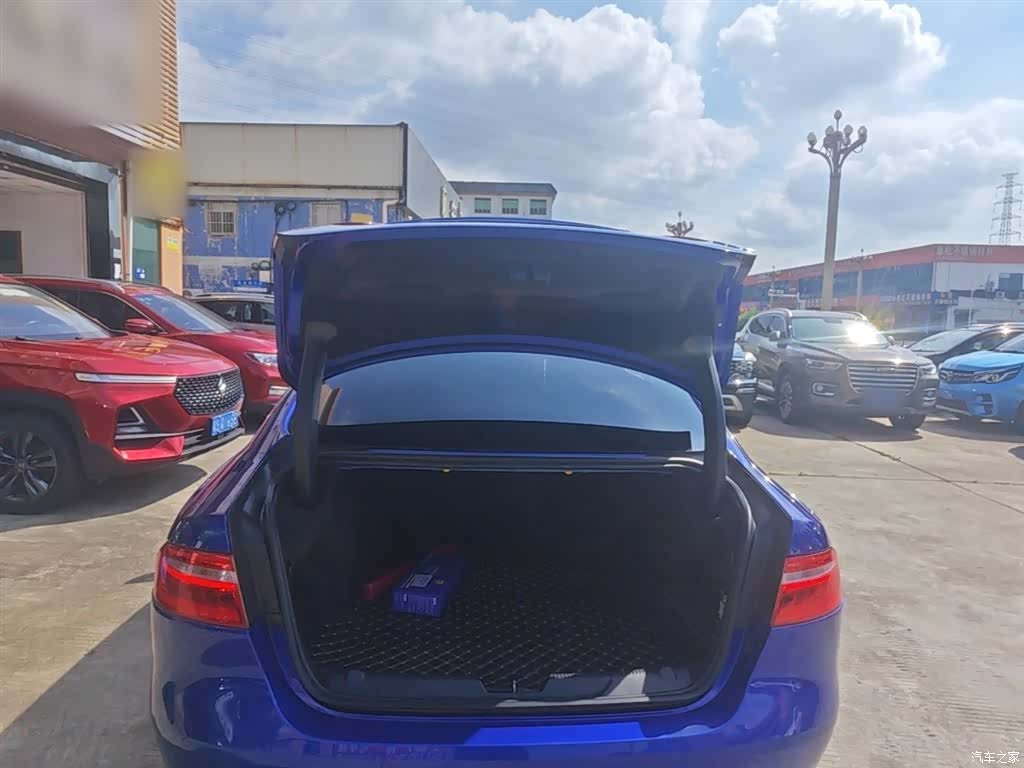 Land Rover XEL, 2019 19