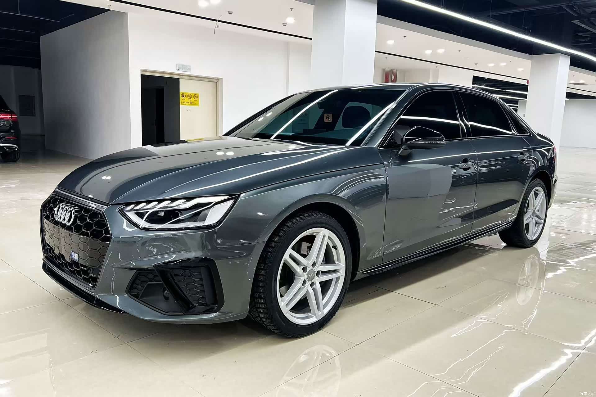 Audi A4L, 2023 1