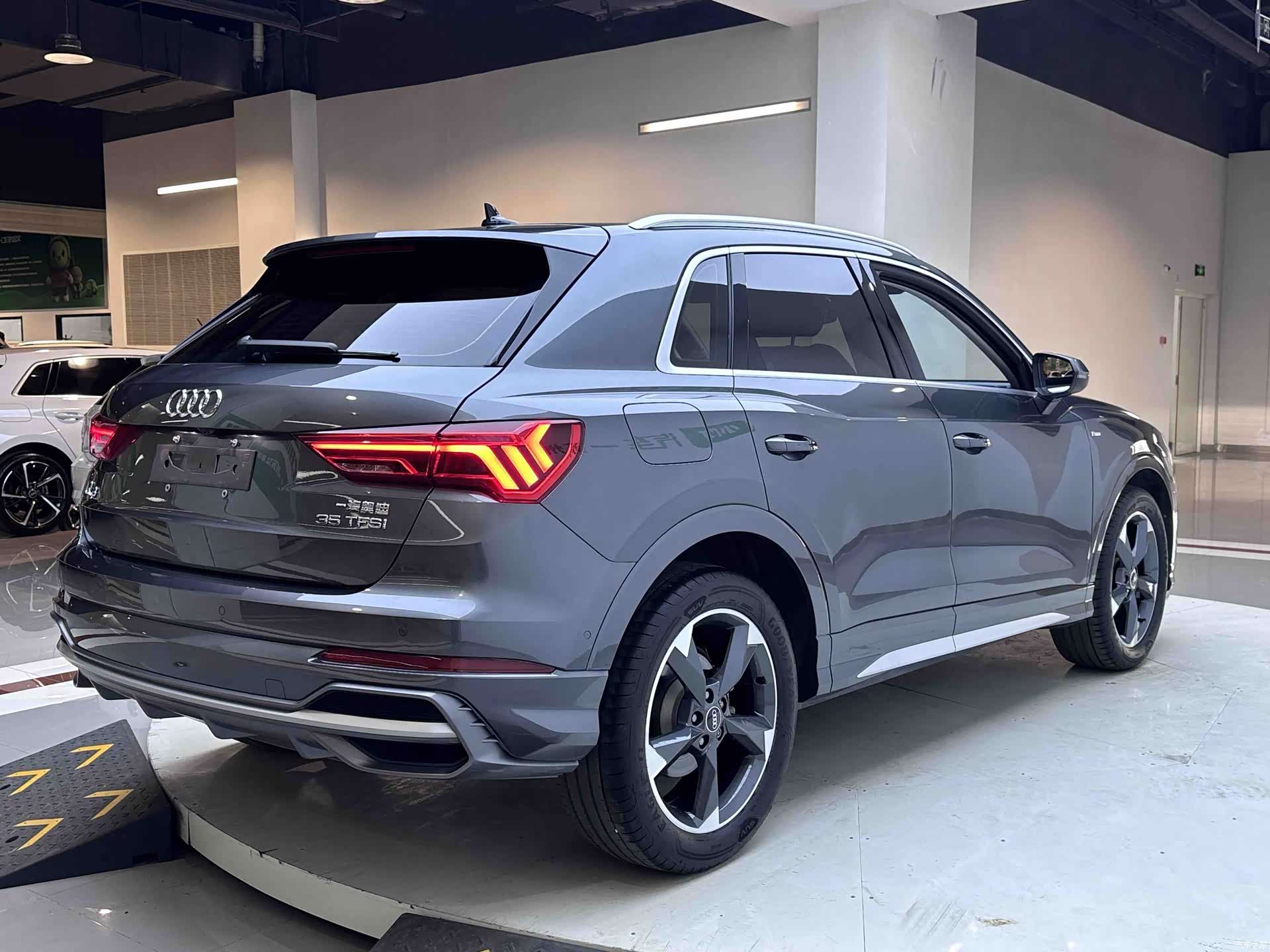 Audi Q3, 2022 все фото