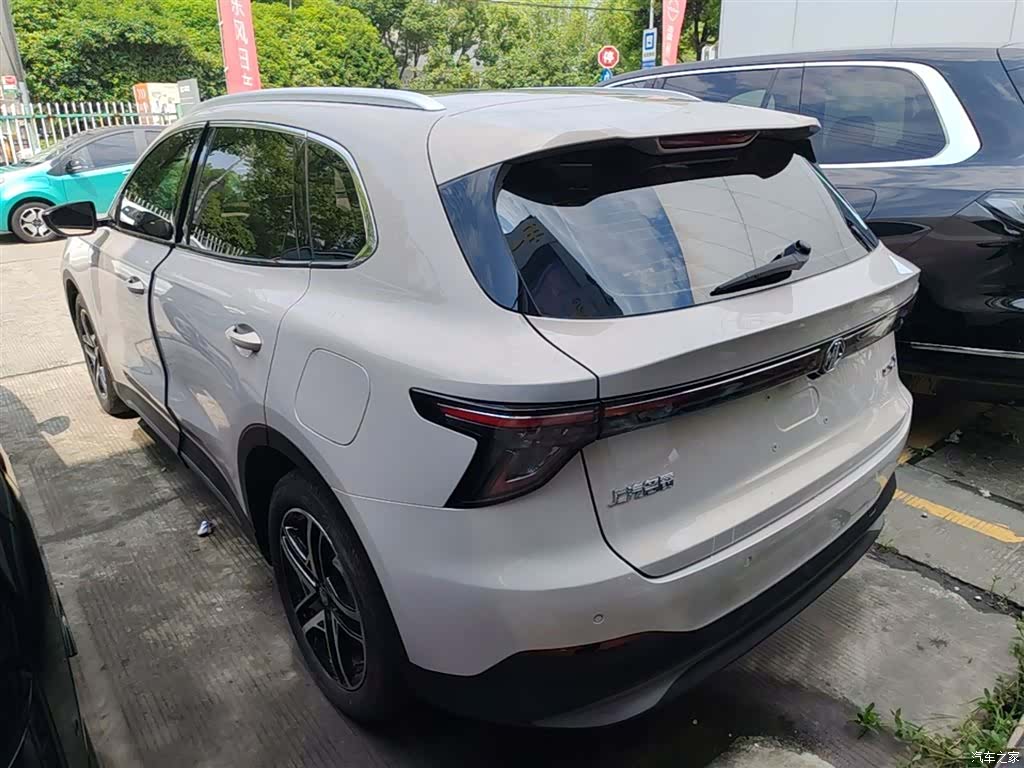 MG ES5, 2024 все фото