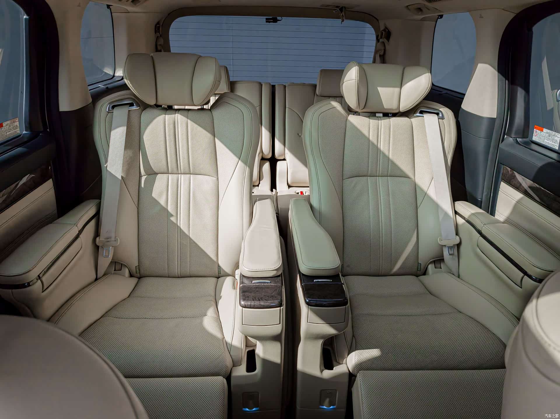 Toyota Alphard, 2018 14