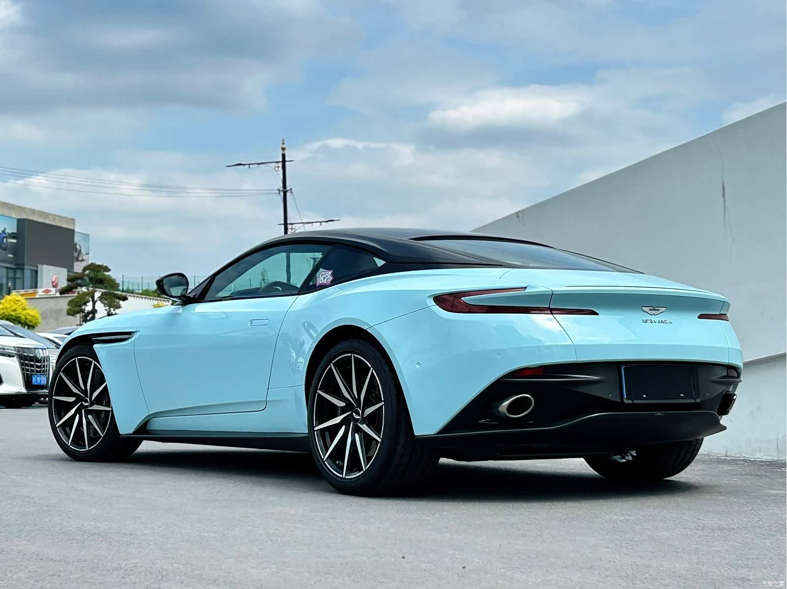 Aston Martin DB11, 2019 2