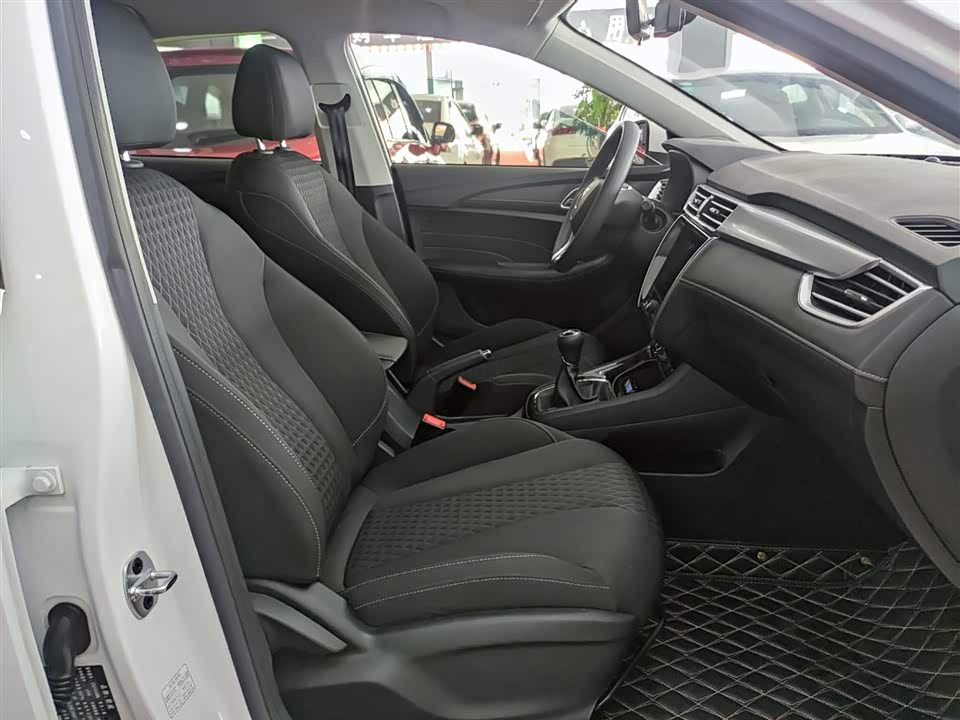 Roewe i5