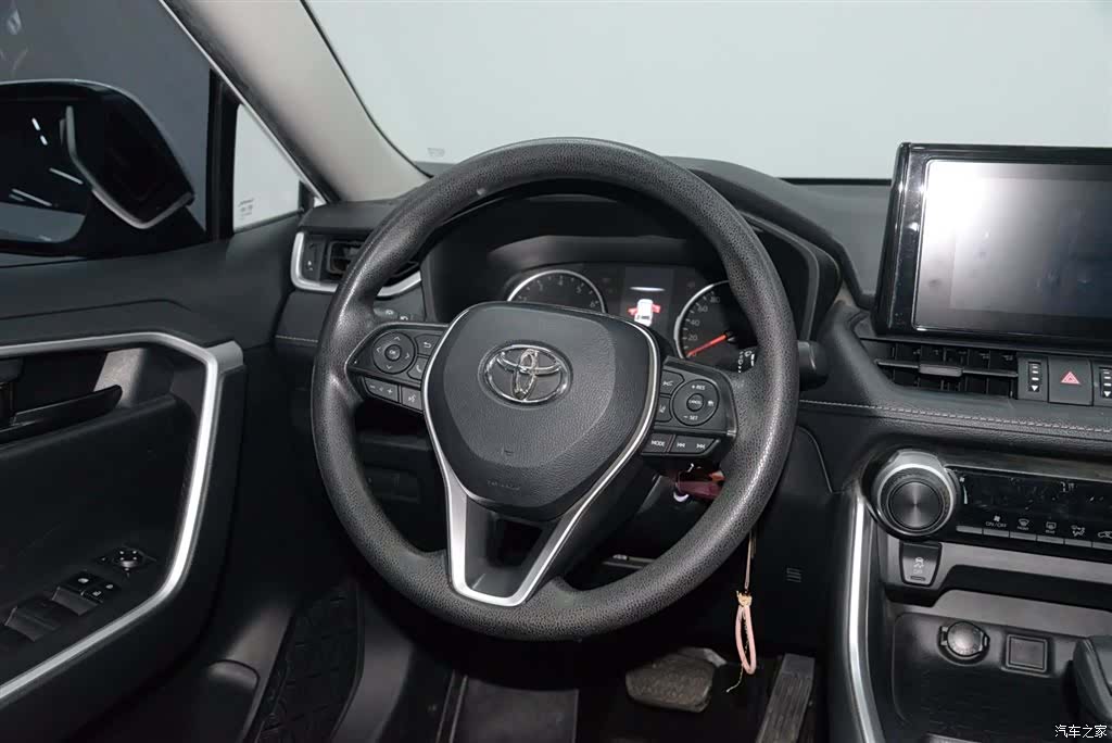 Toyota RAV4, 2022 11