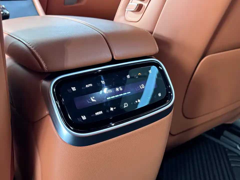 AITO Ask the world M7