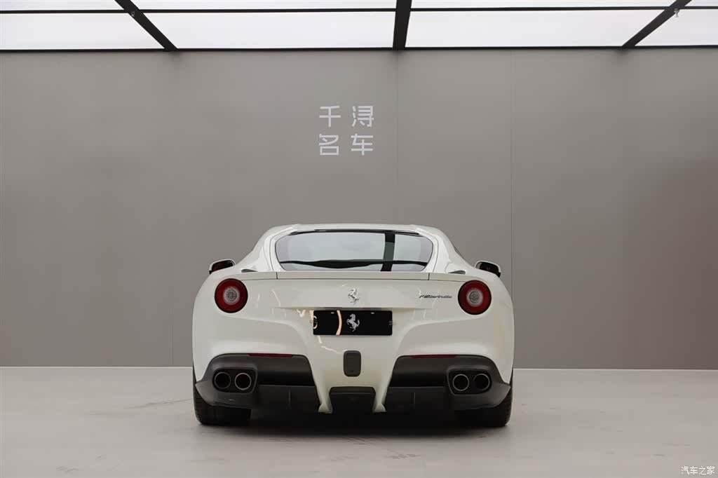 Ferrari F12ber, 2016 15