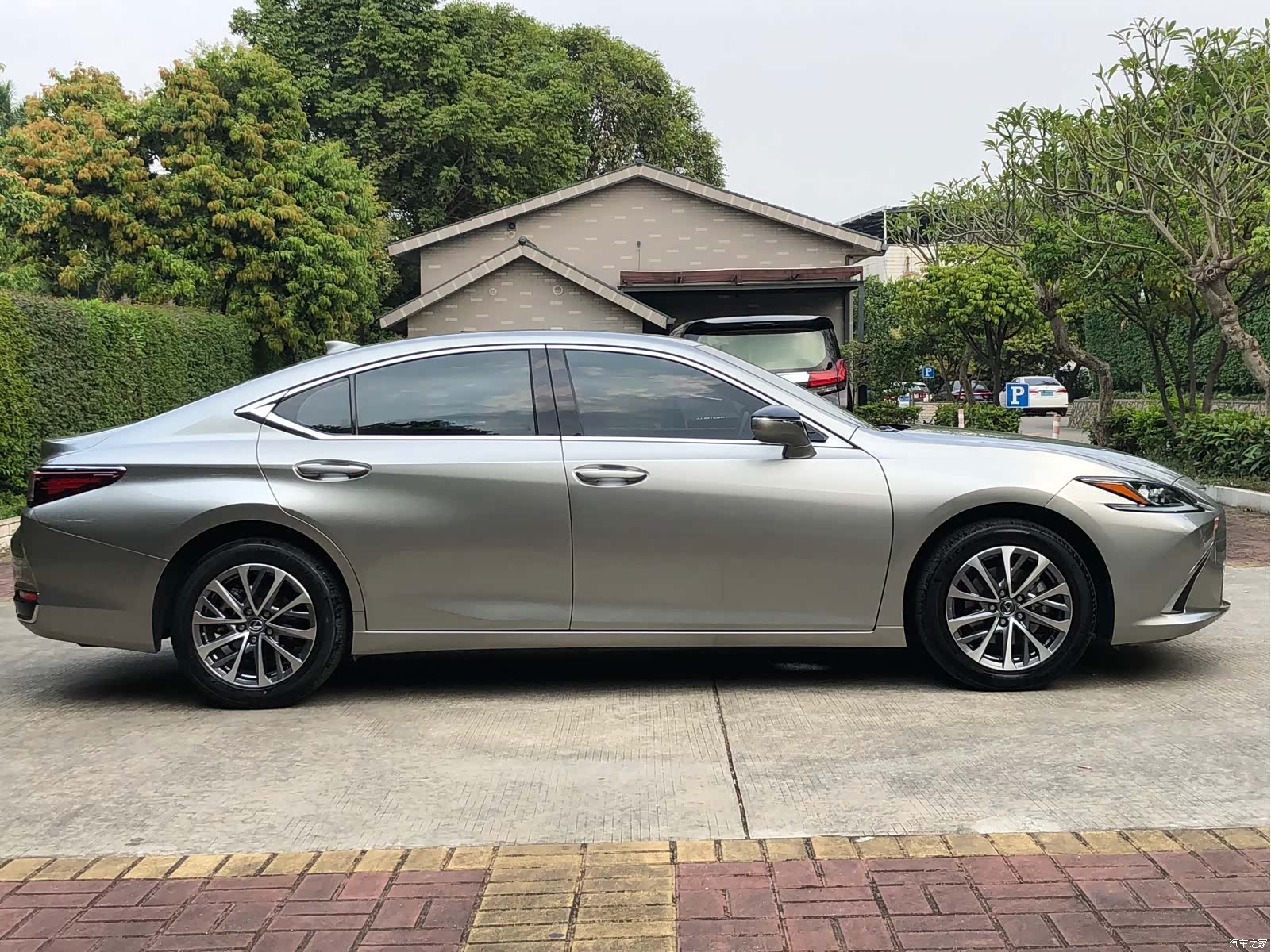 Lexus ES, 2022 6