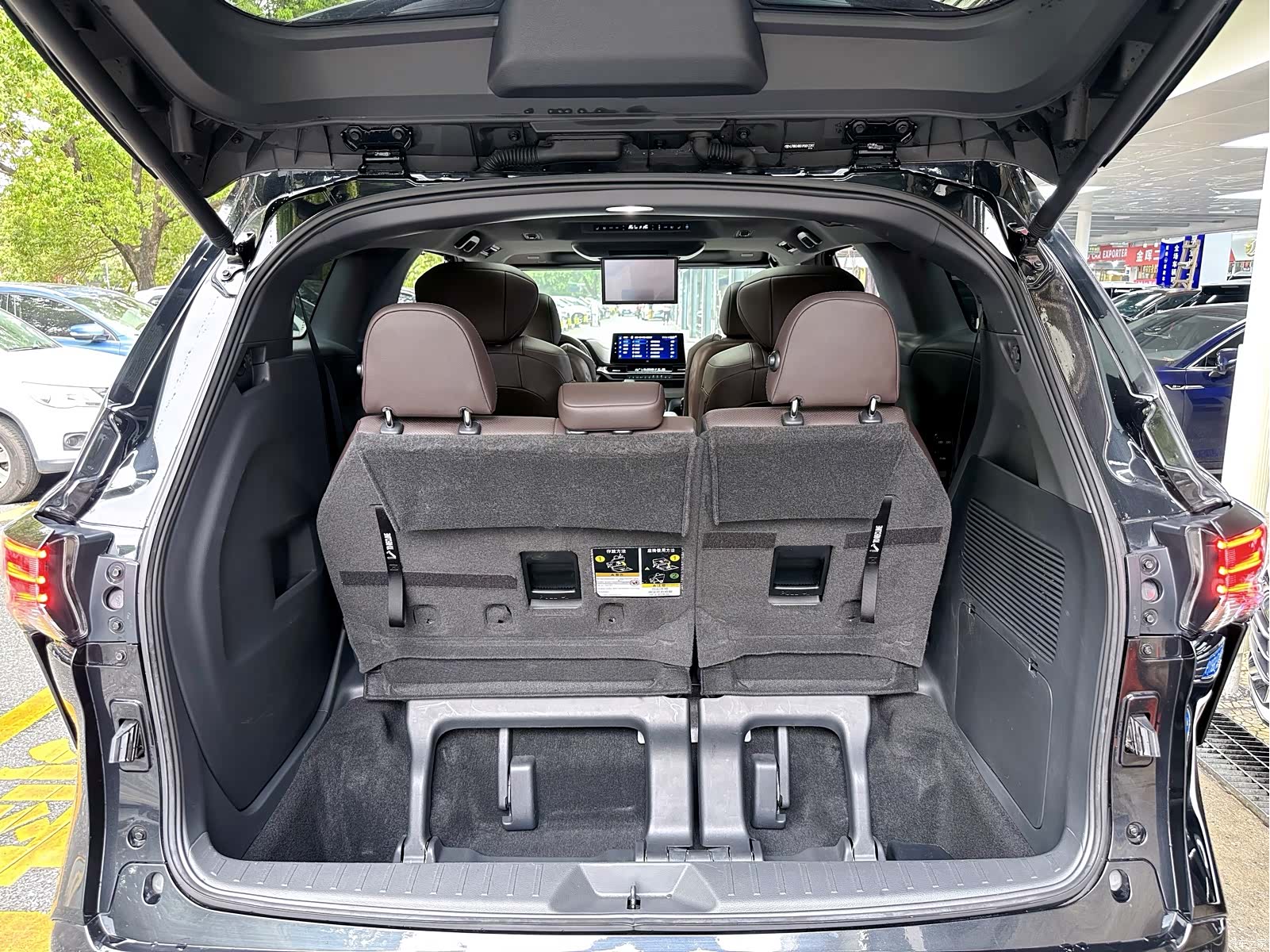 Toyota Granvia, 2023 10
