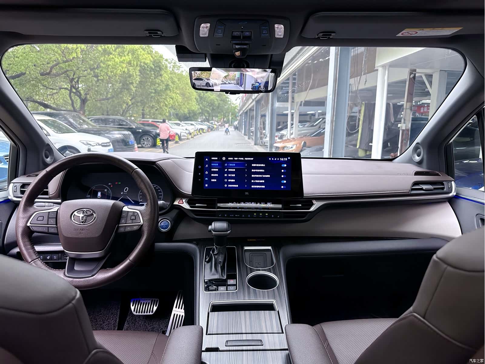 Toyota Granvia, 2023 20