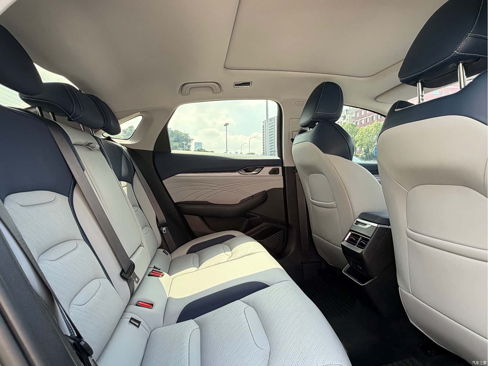 Geely Preface, 2022 16