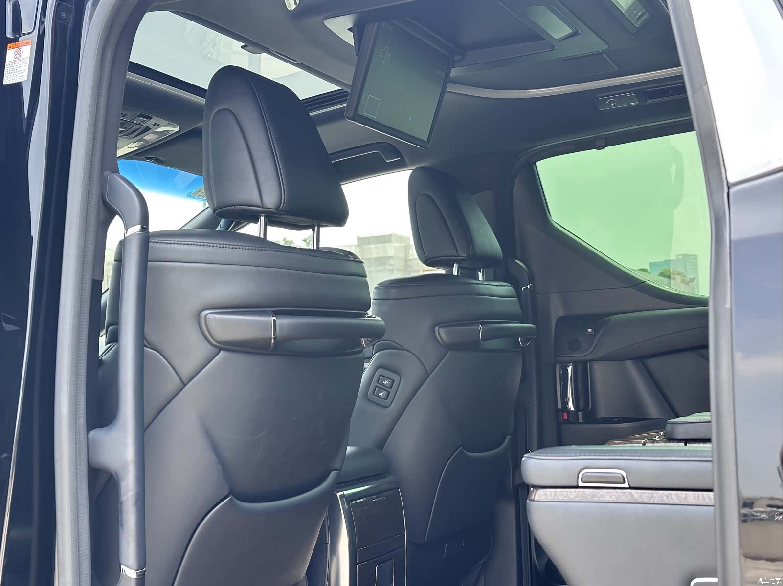 Toyota Vellfire, 2021 18