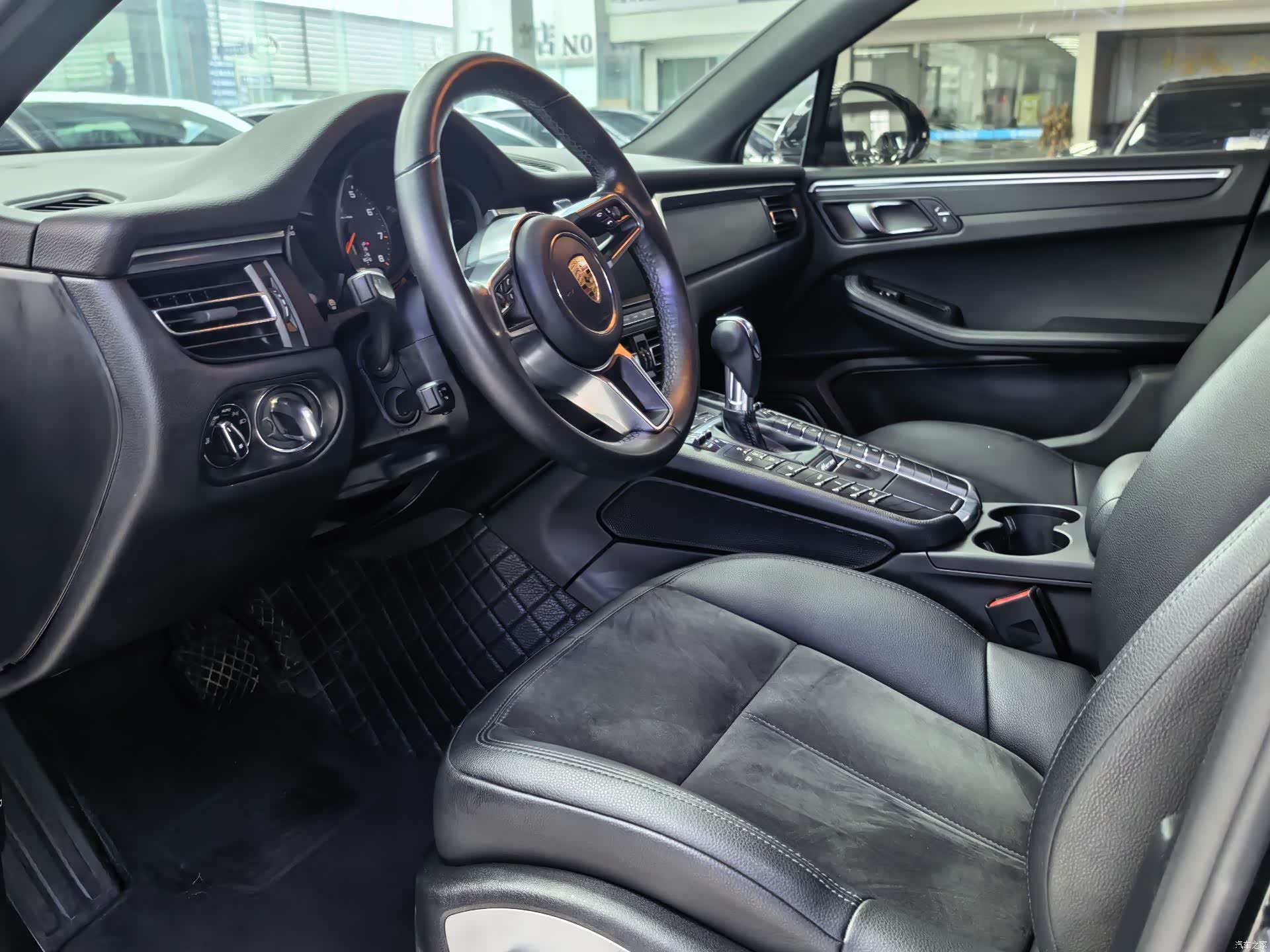 Porsche Macan, 2020 все фото