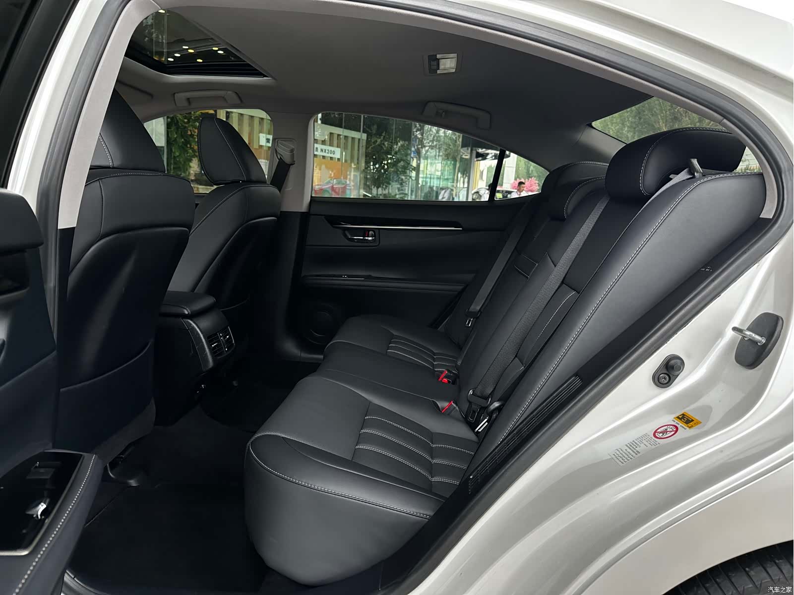 Lexus ES, 2018 7