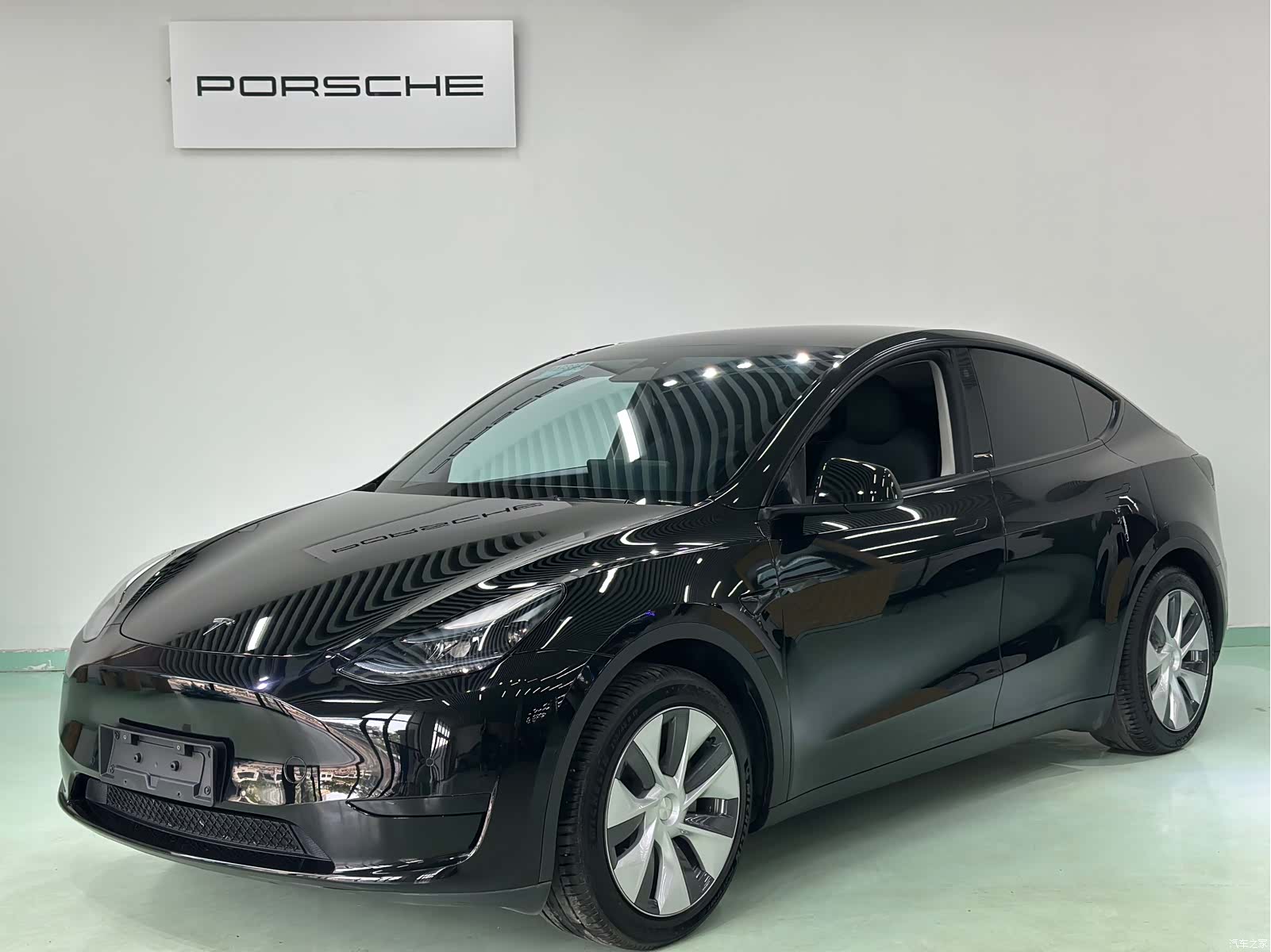 Tesla Model Y, 2023 1