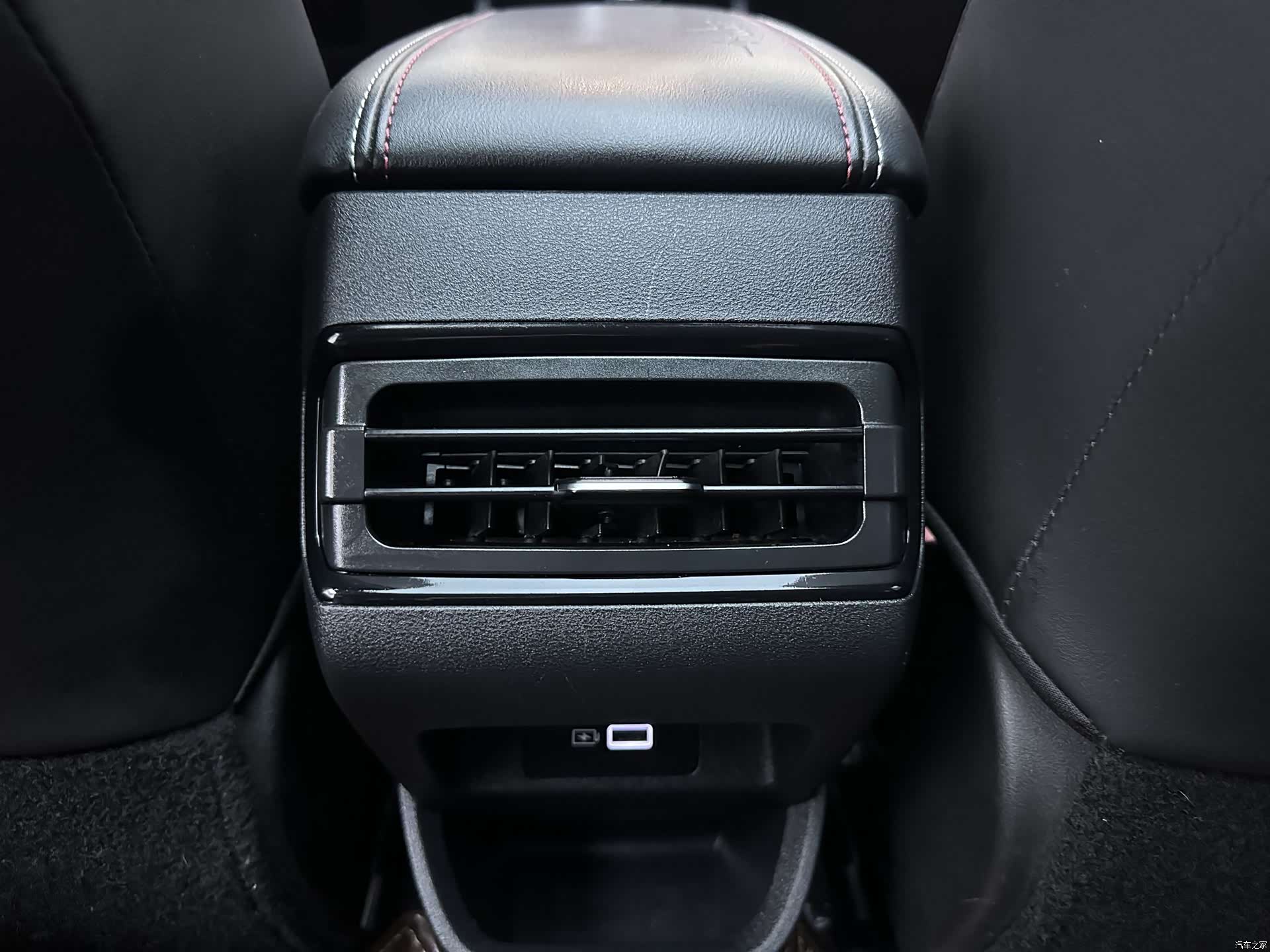 Geely Emgrand, 2022 15