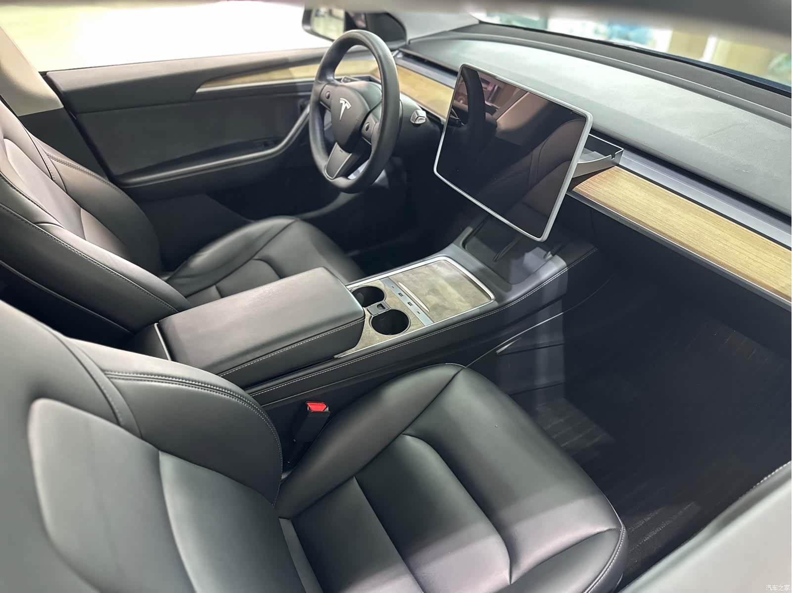 Tesla Model Y, 2023 15