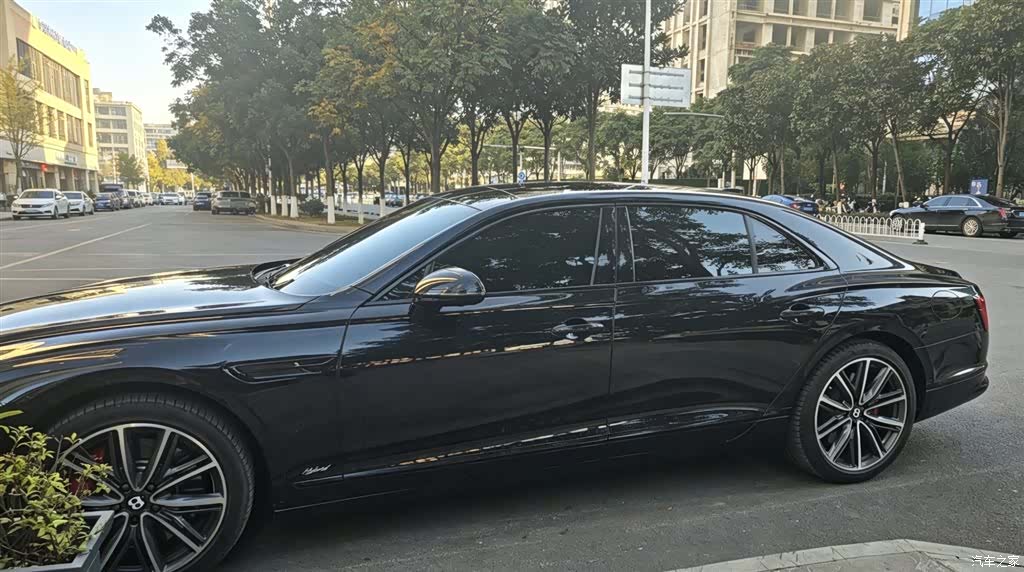 Bentley Flying Spur, 2022 3