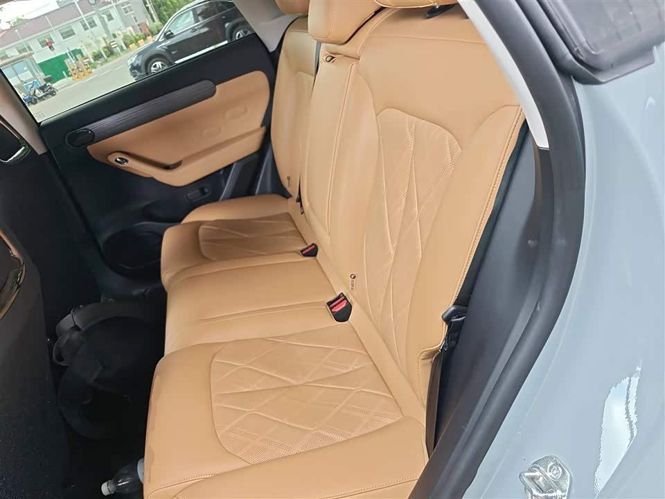 Leapmotor C11