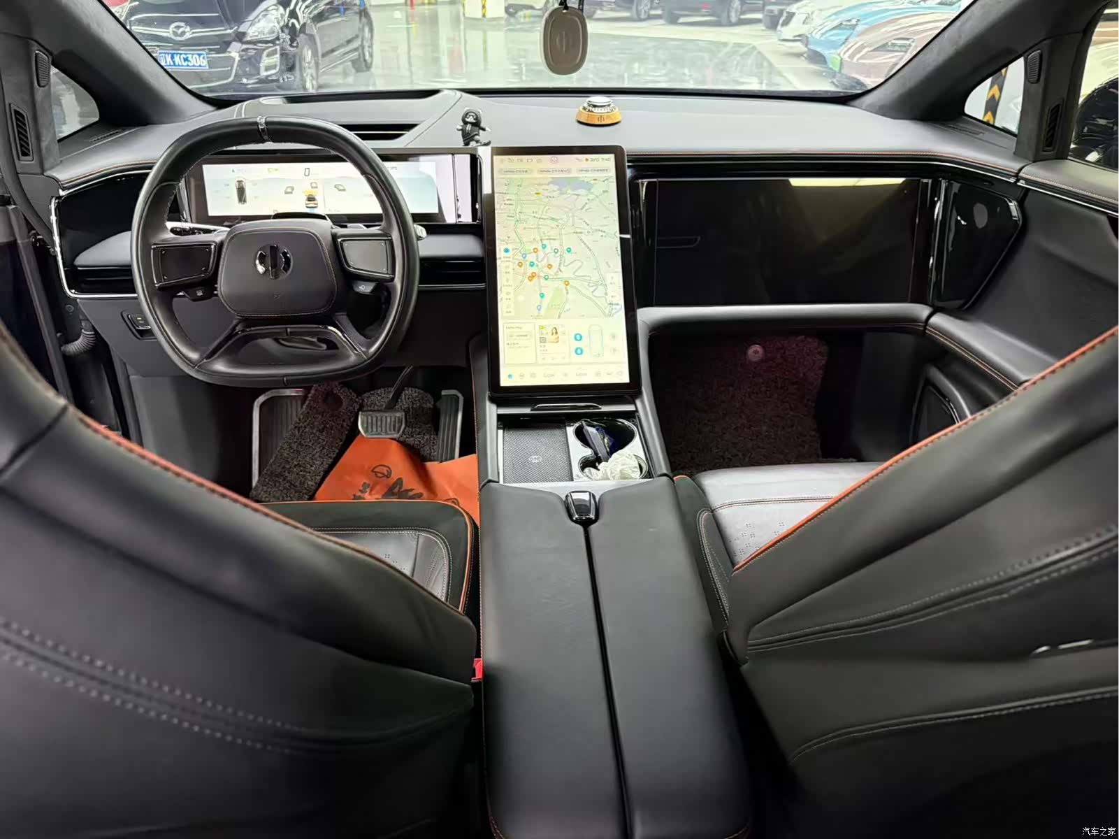 HiPhi X, 2022 8