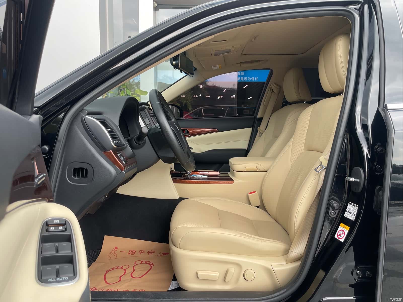 Toyota Crown, 2017 все фото