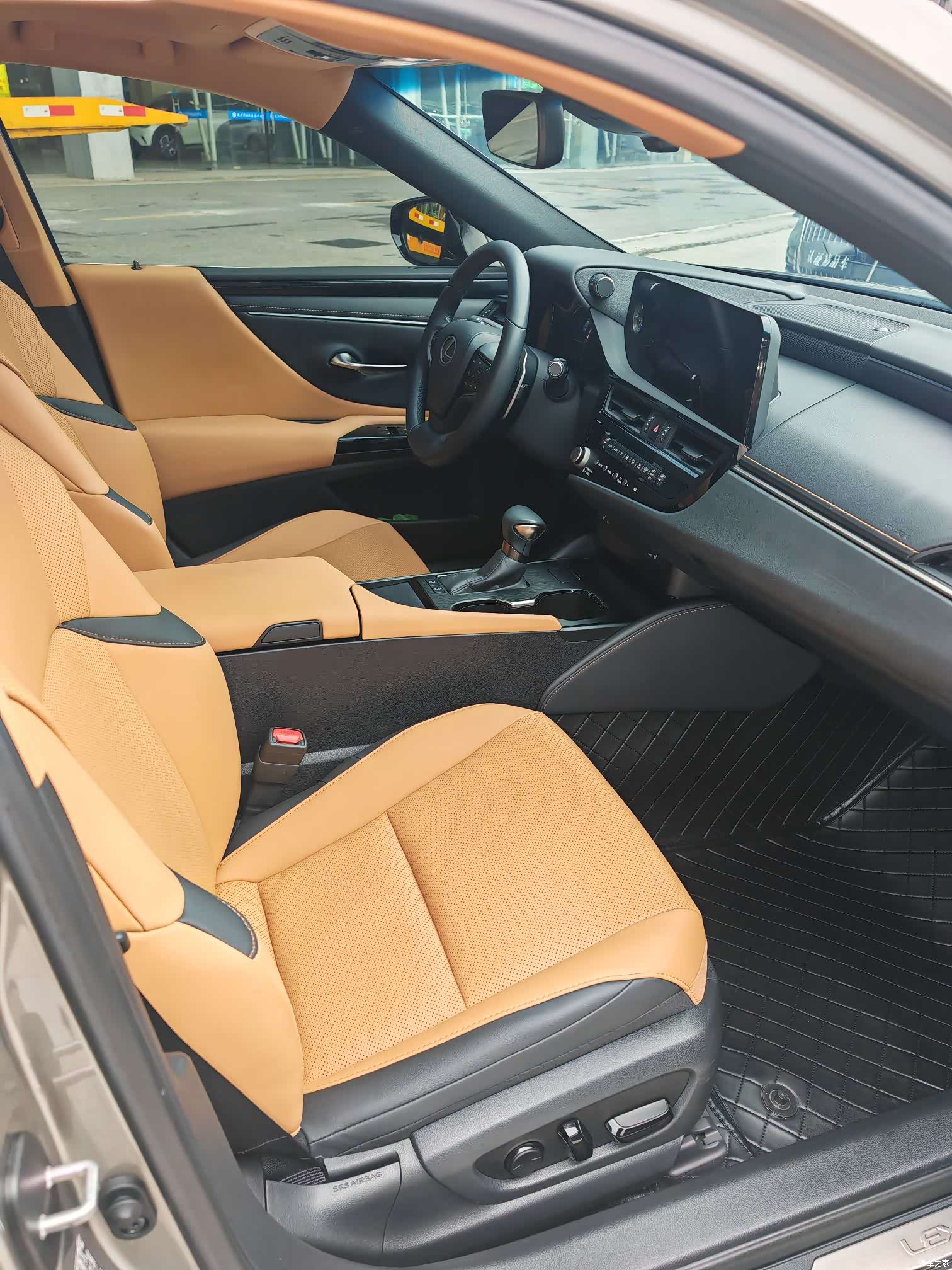 Lexus ES, 2023 10