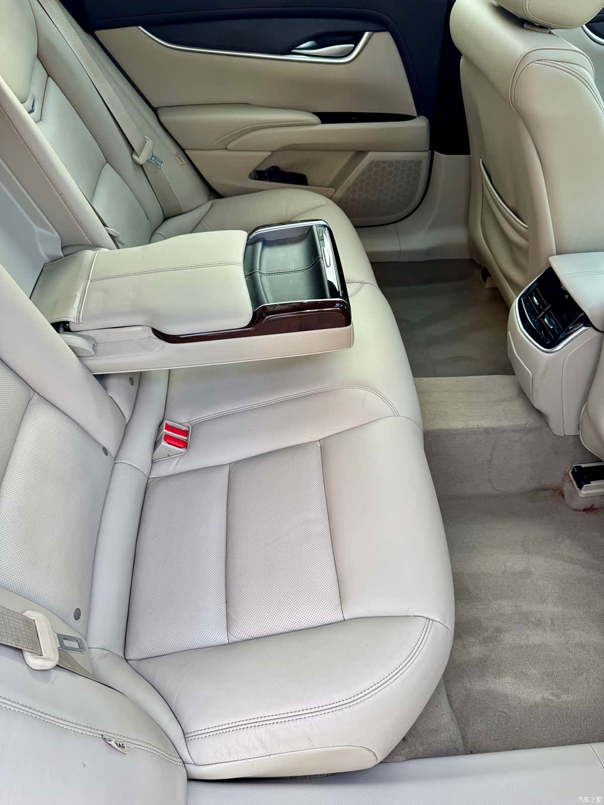 Cadillac XTS, 2015 15