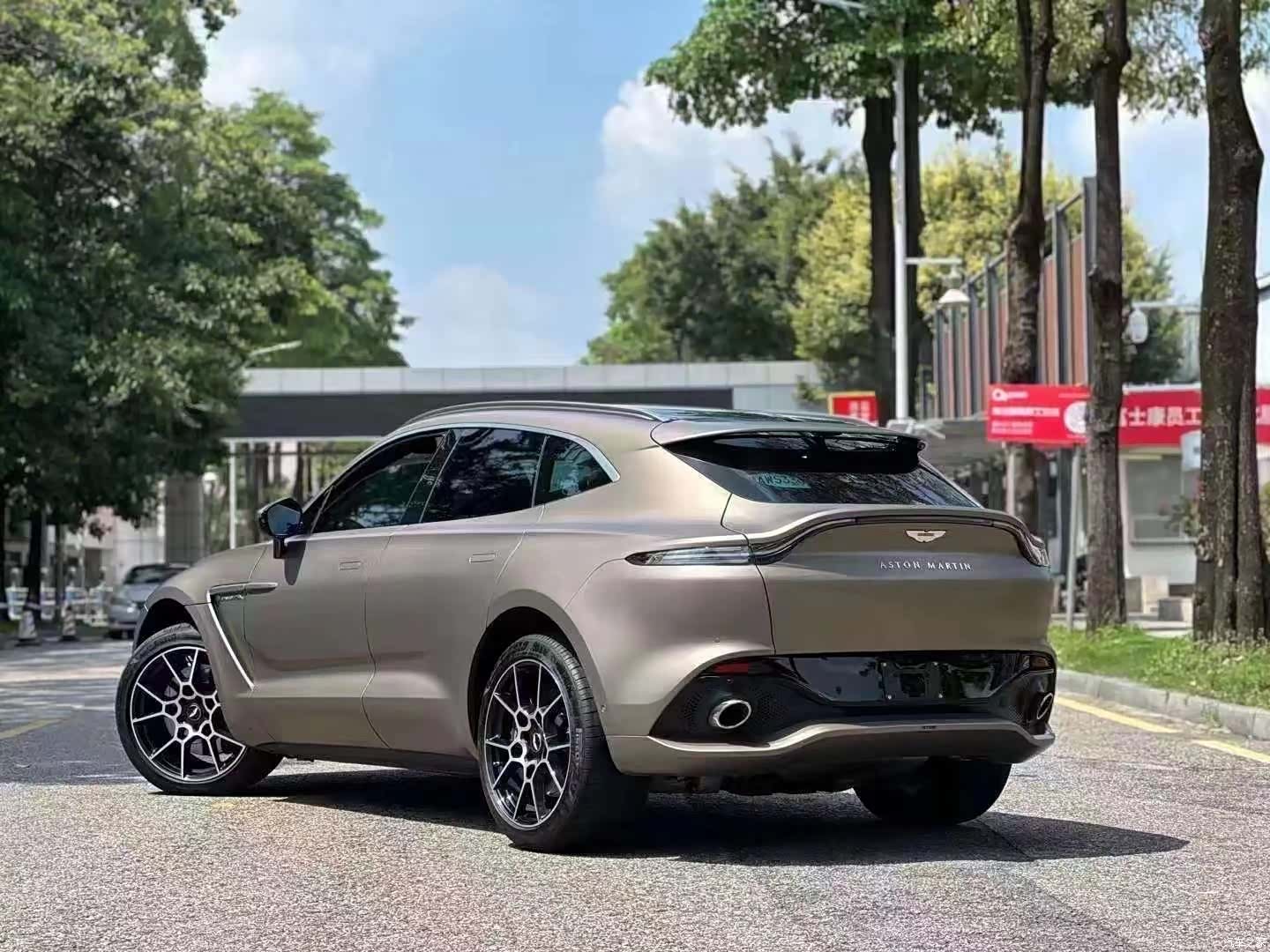 Aston Martin DBX, 2021 8