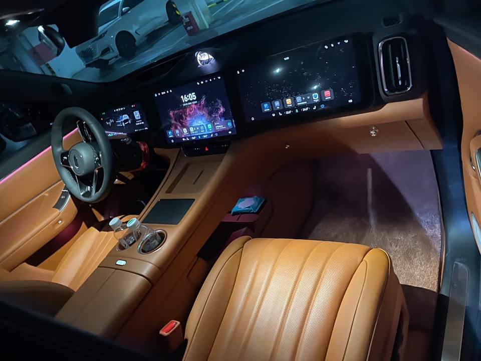 AITO Ask the world M8