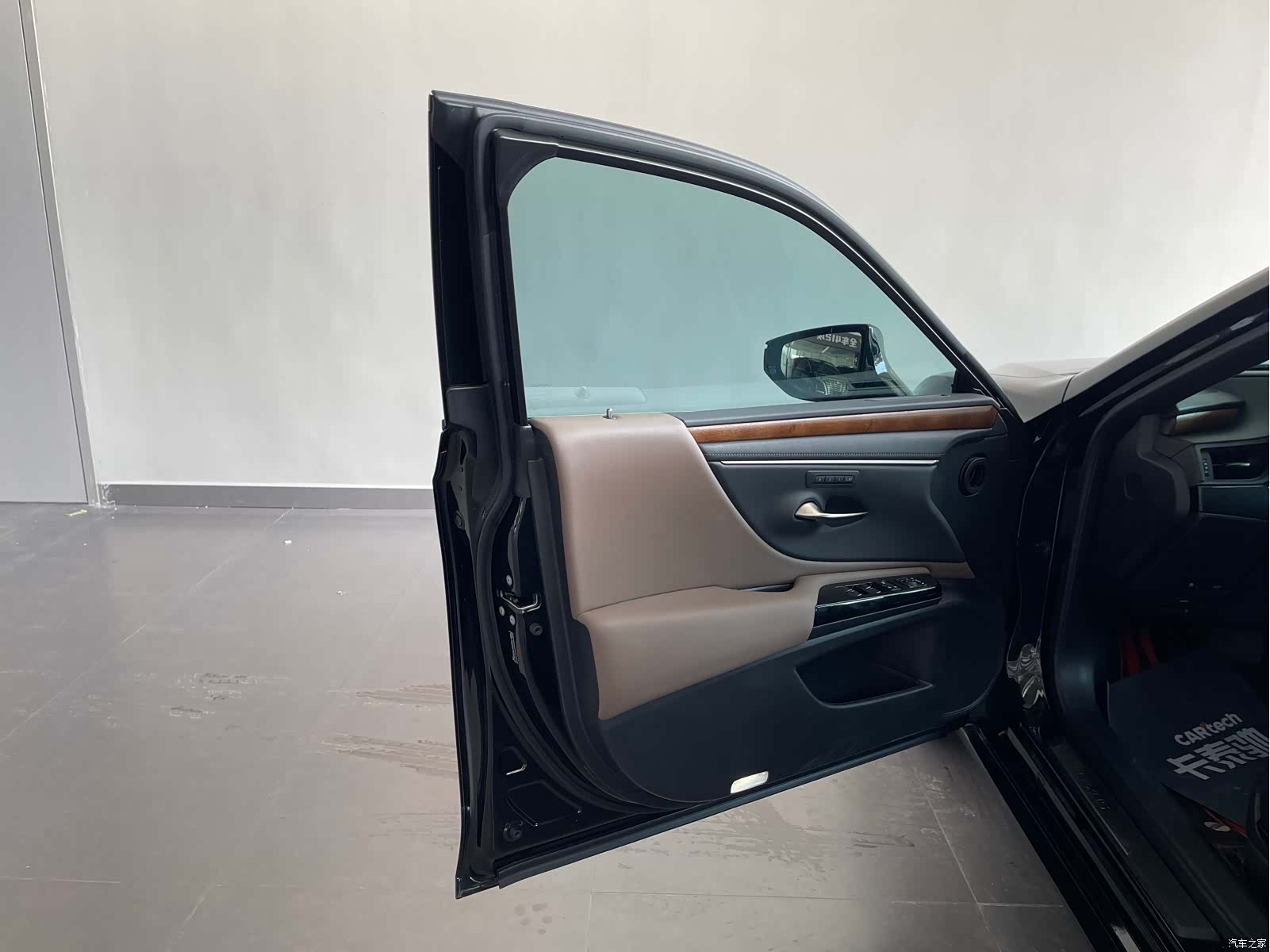 Lexus ES, 2023 12