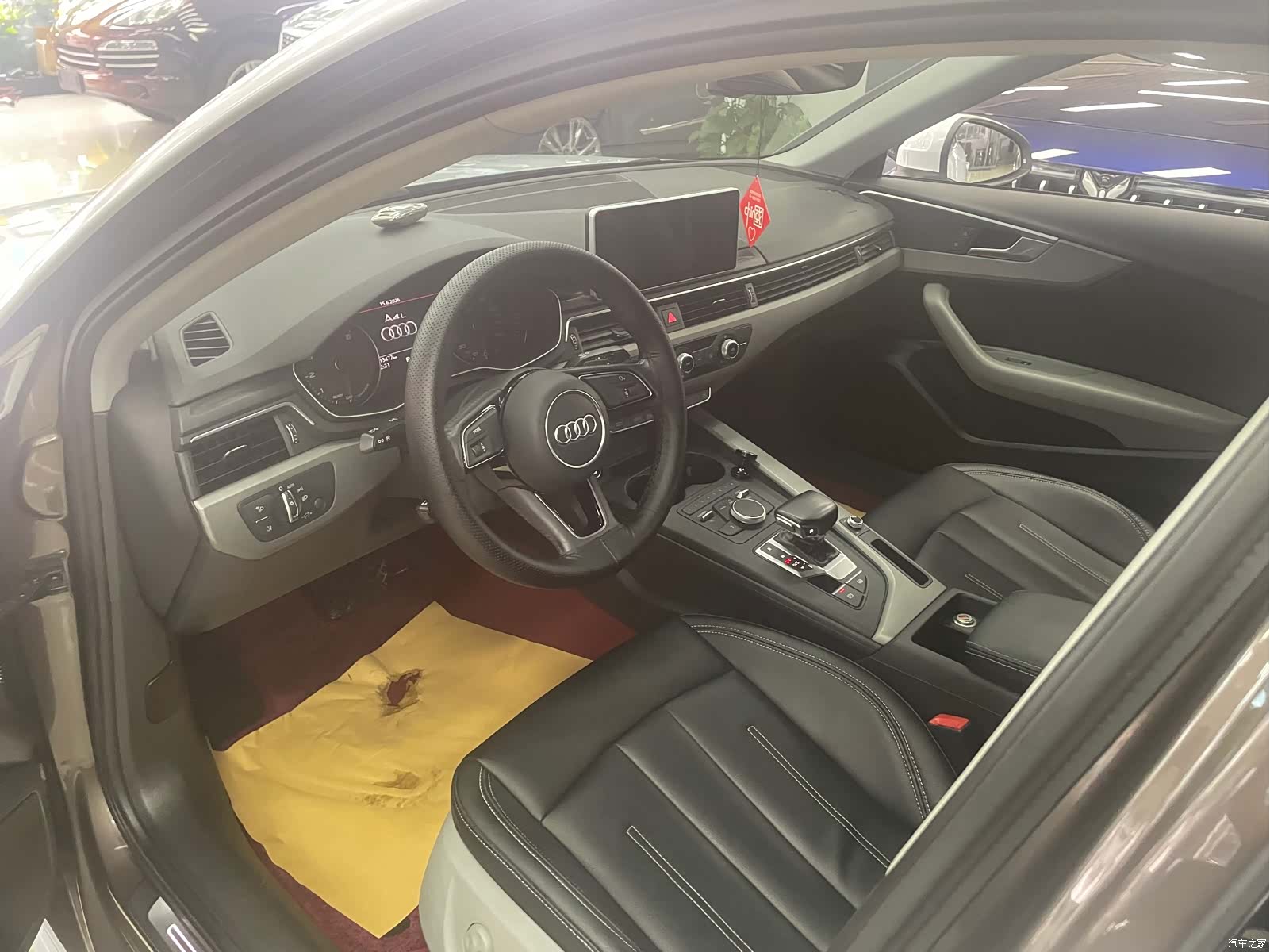 Audi A4L, 2018 все фото