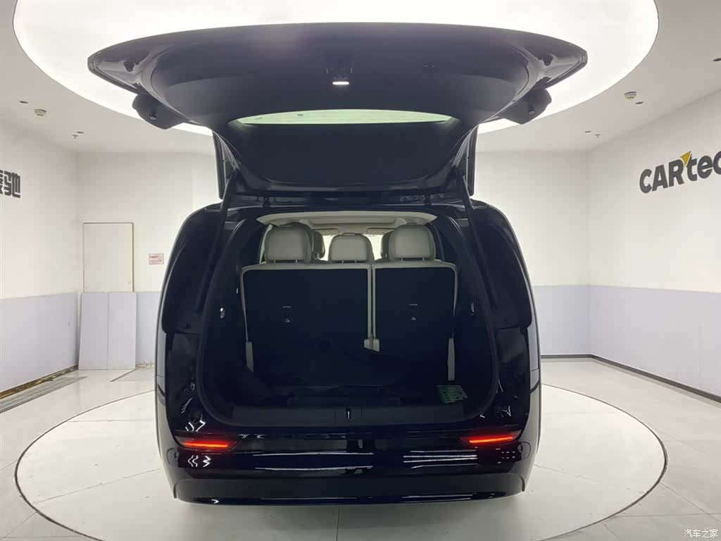 Li Auto MEGA, 2025 28