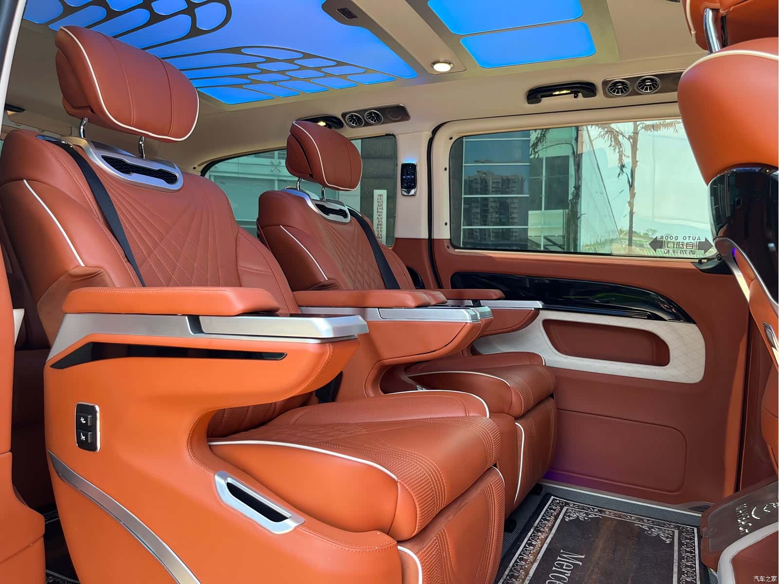 Mercedes-Benz 7, 2023 4