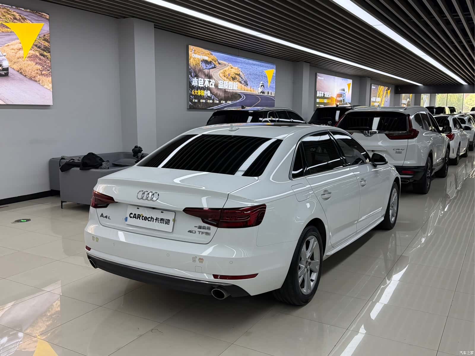 Audi A4L, 2018 все фото