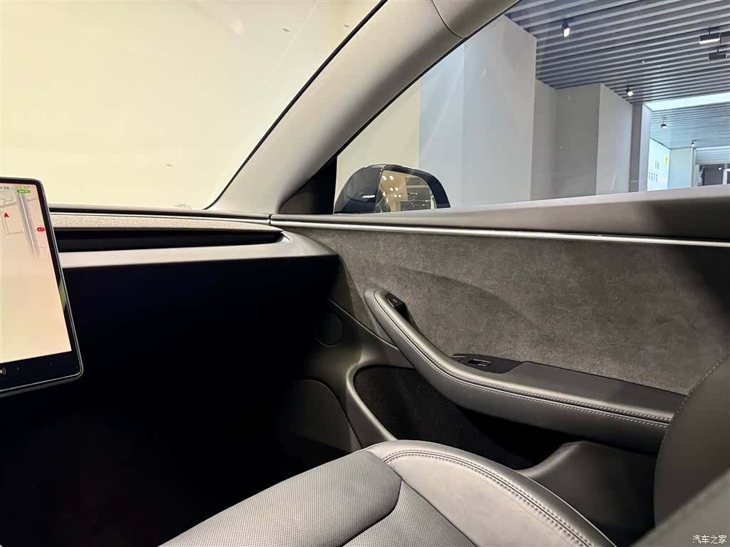 Tesla Model 3, 2024 27