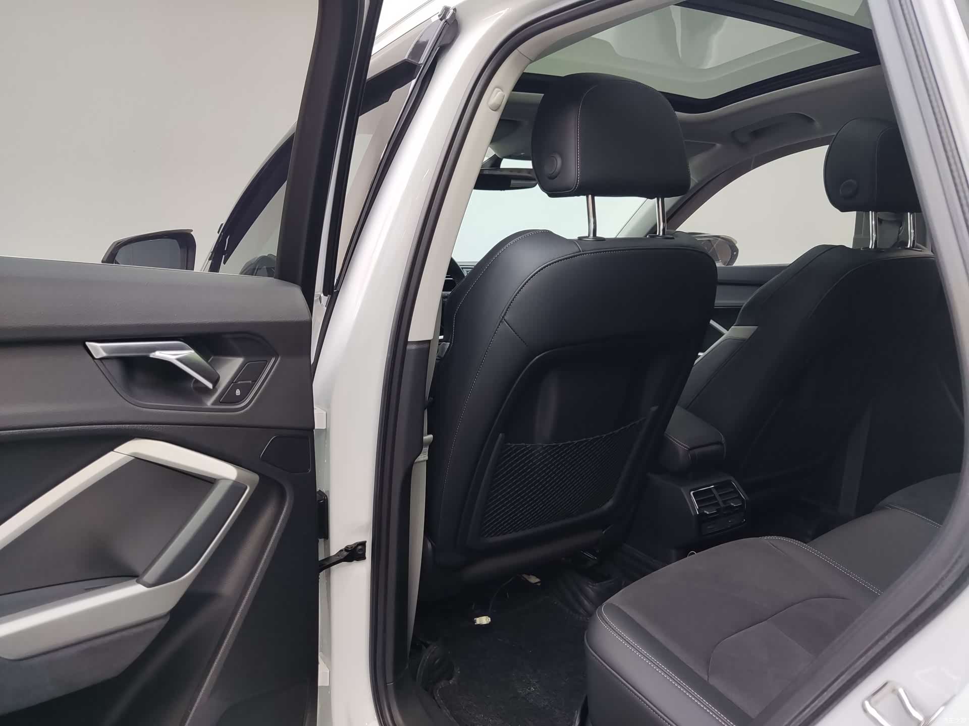 Audi Q3, 2022 11