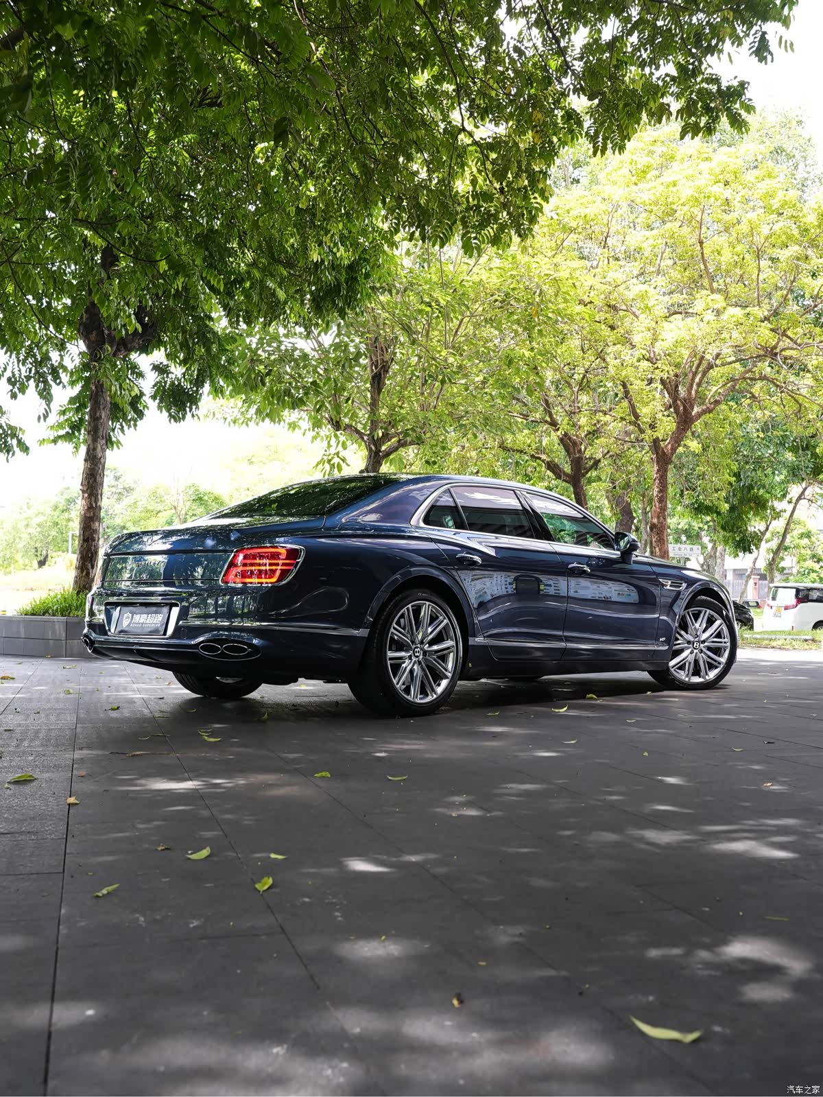 Bentley Flying Spur, 2023 6