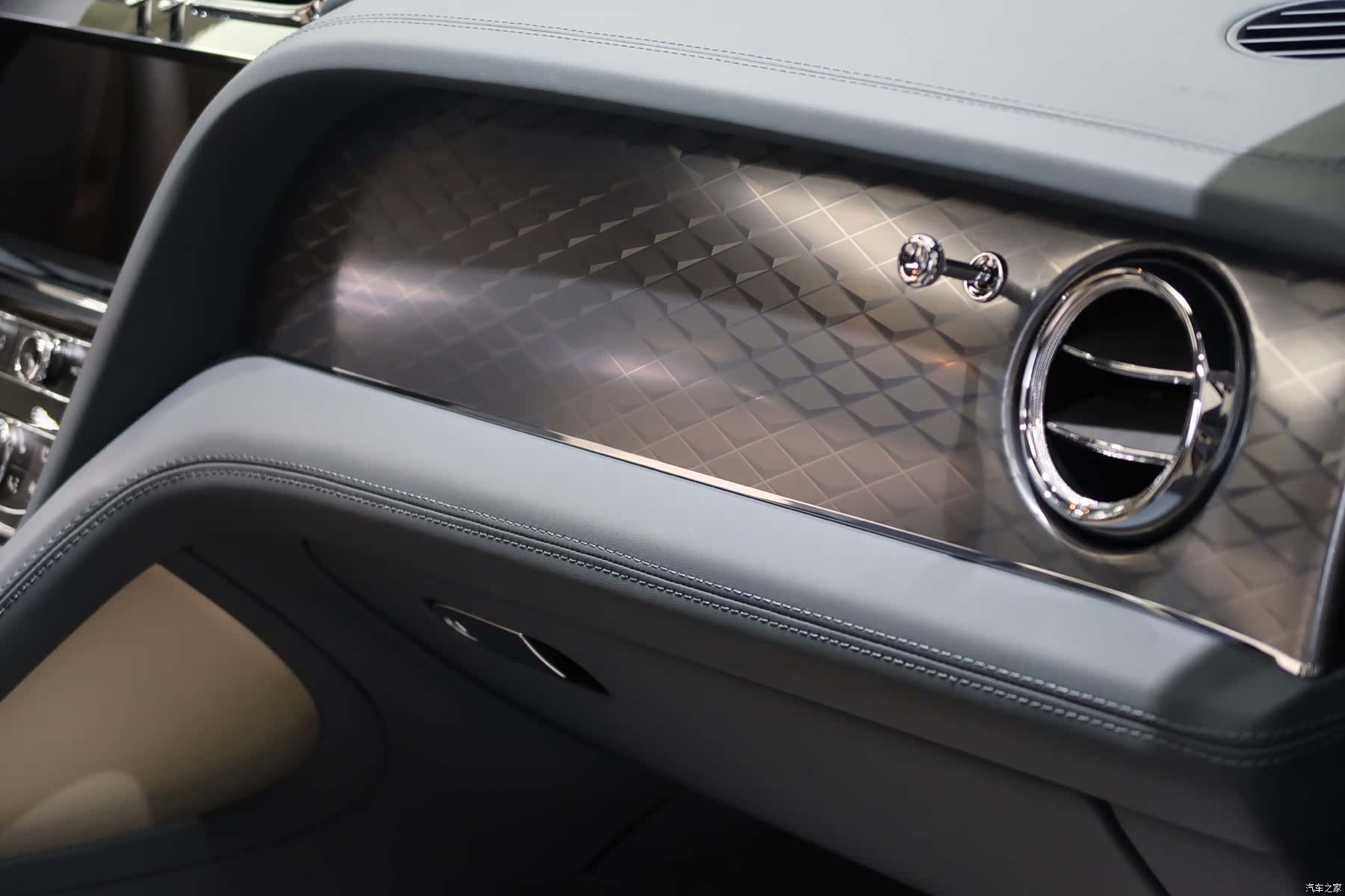 Bentley Bentayga, 2022 15