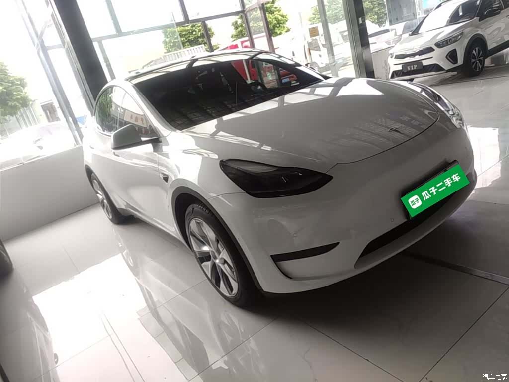 Tesla Model Y, 2023 4
