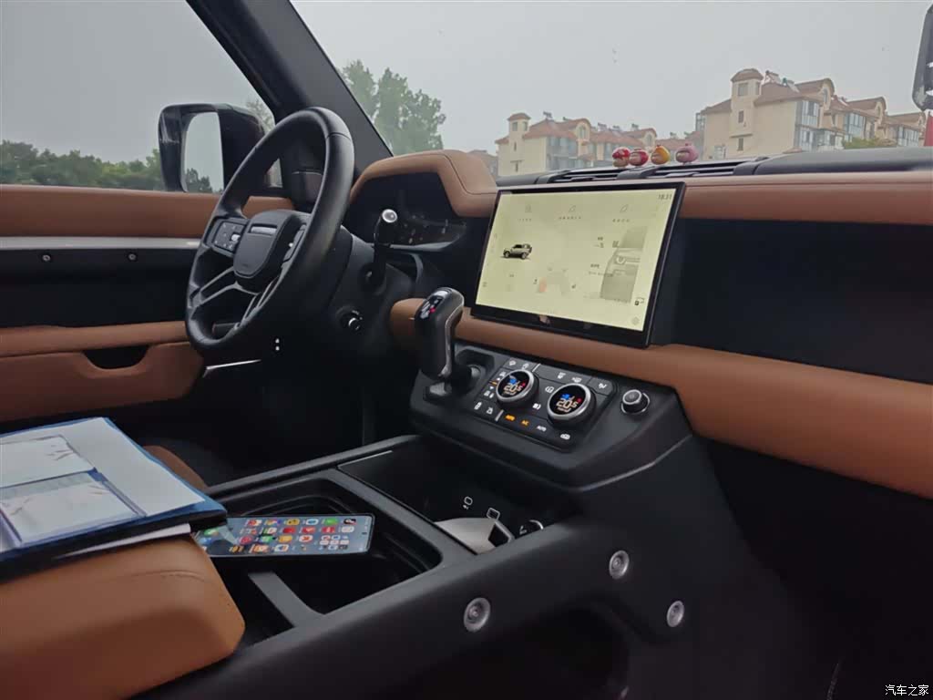 Land Rover Defender, 2023 6