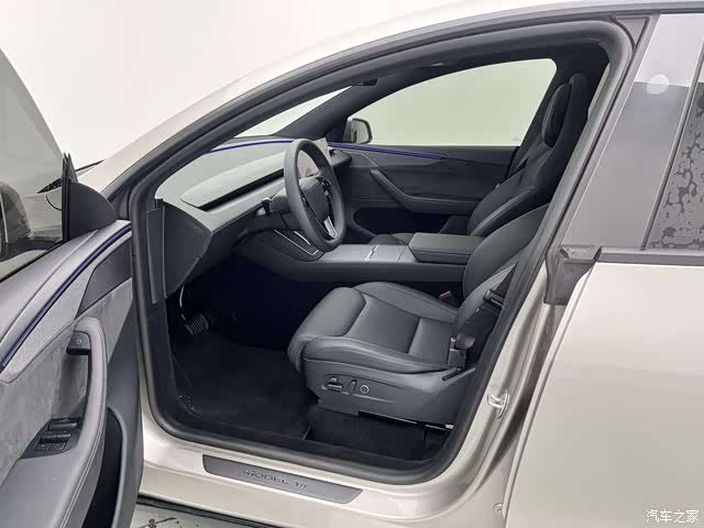 Tesla Model Y, 2025 17
