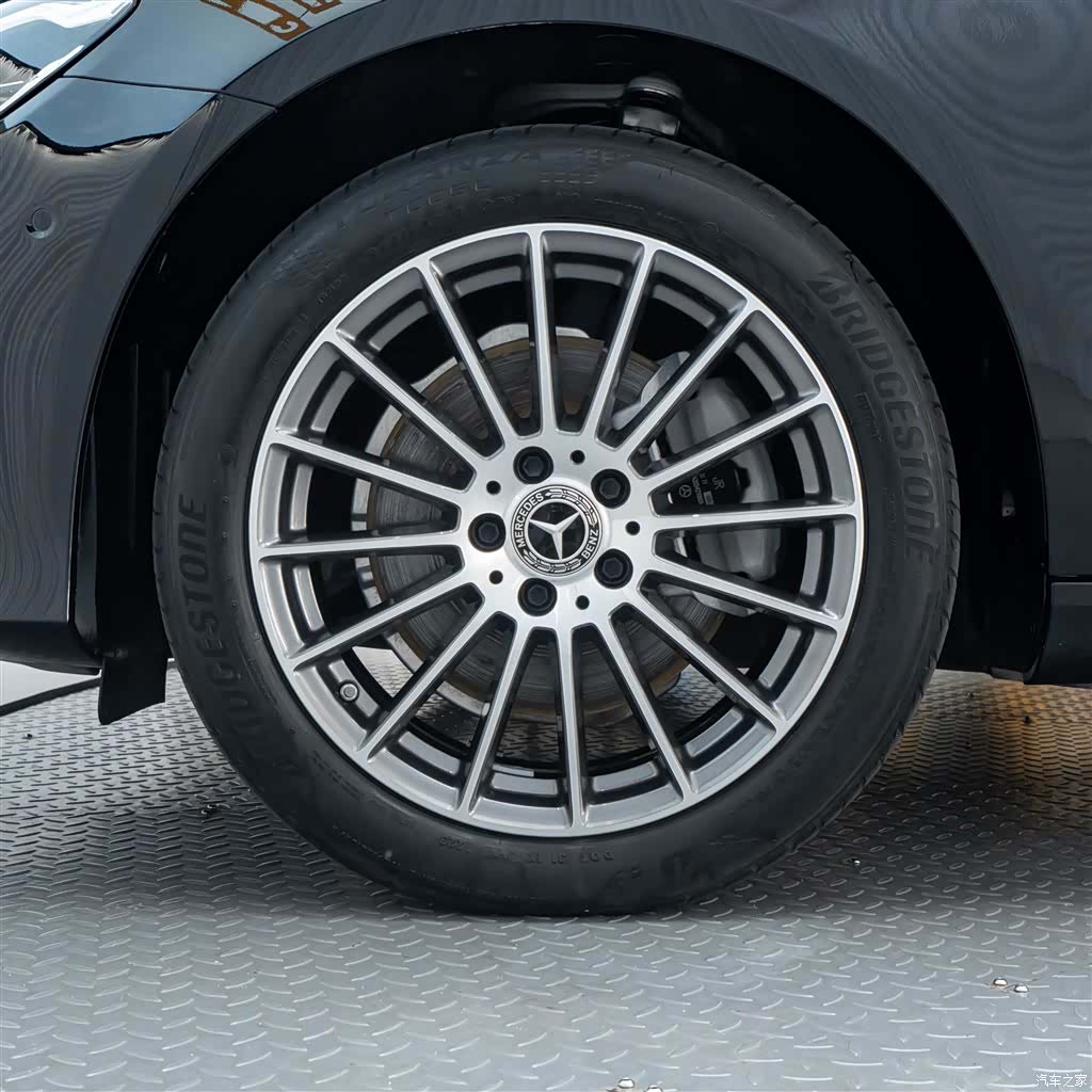 Mercedes-Benz E-Class, 2024 8