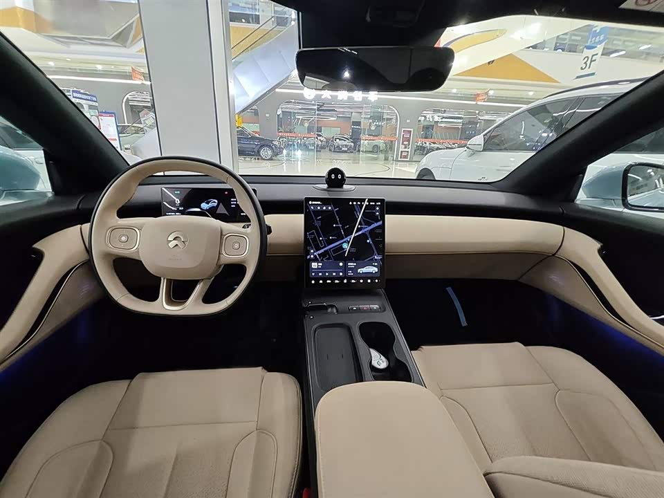 NIO ET5