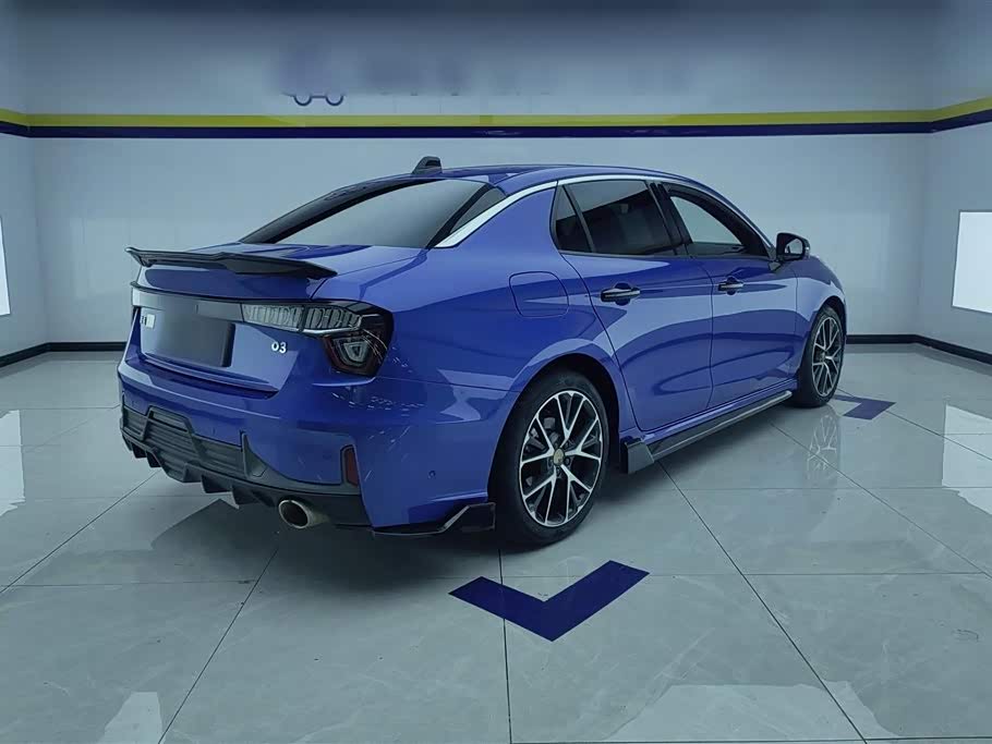 Lynk & Co 03