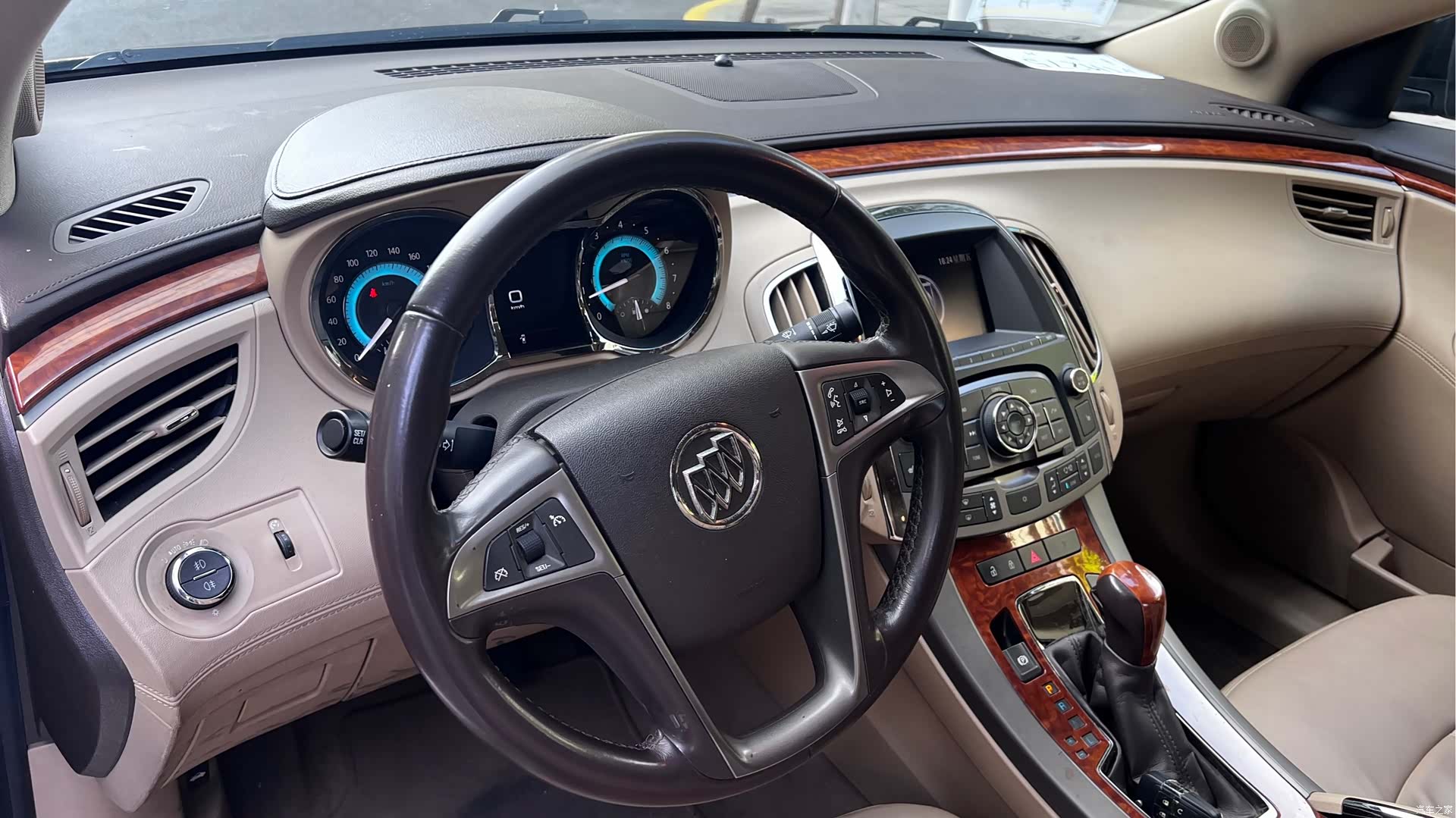 Buick LaCrosse, 2011 9